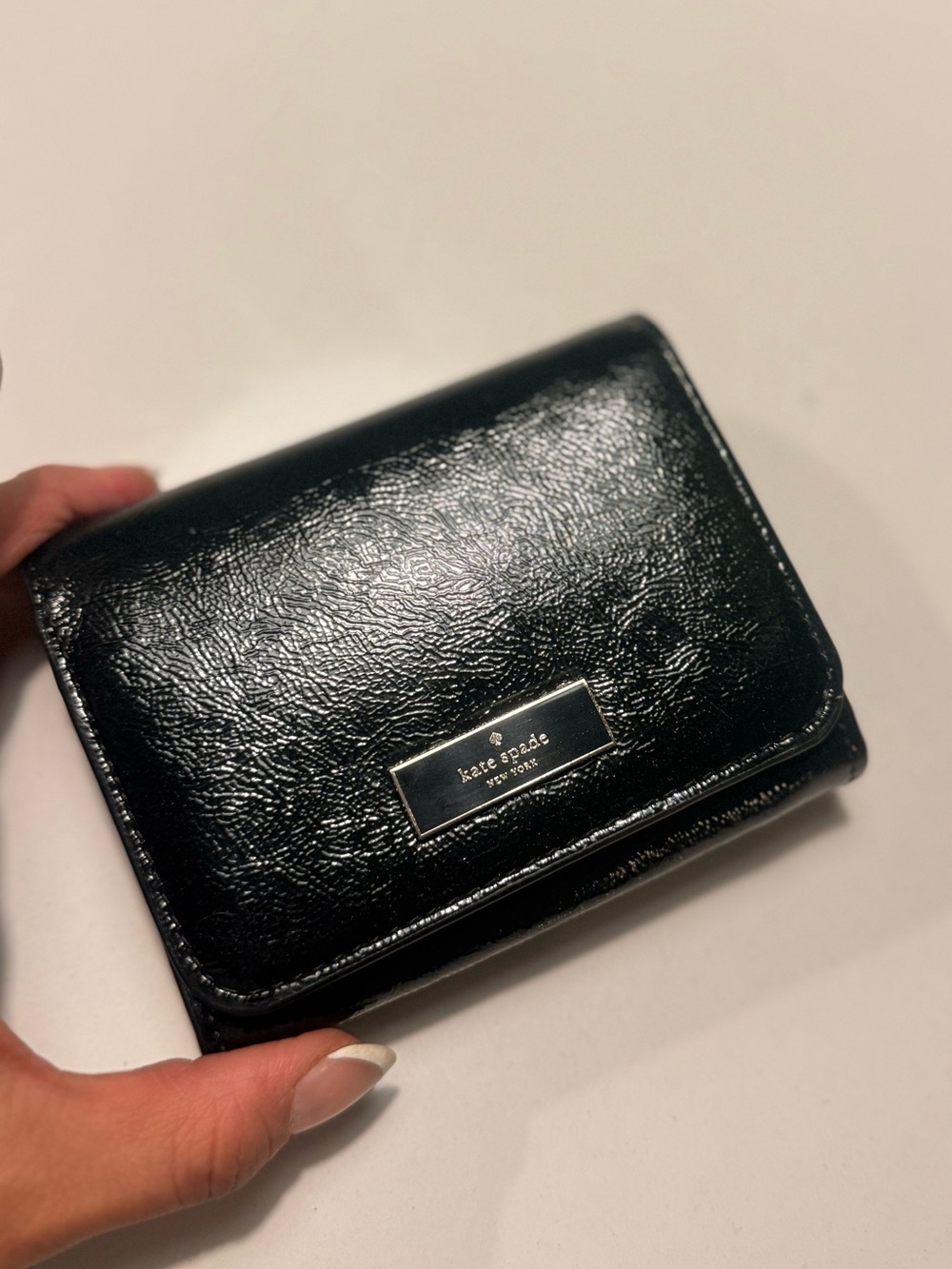 Kate Spade New York Women’s Bridget Crinkle Patent Leather Small Wallet (Black)